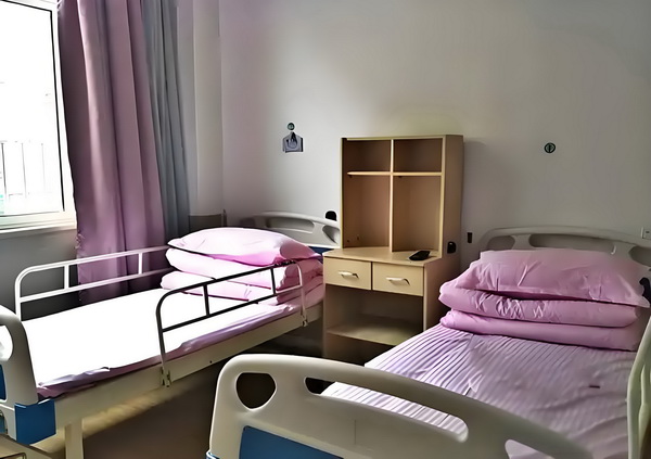 深圳积分入户办事流程_「戏台」真的好看吗？ 男子门内安全跳入时